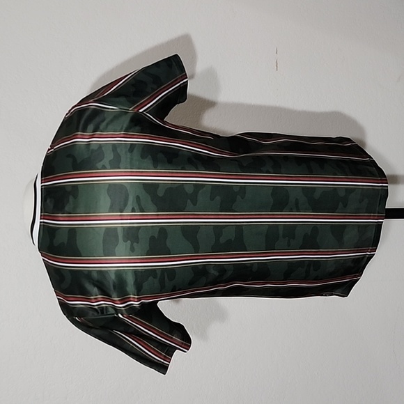 Southpole Green Camo Red Black Gold & White Stripe 100% Polyester Shirt Sz. M - Picture 4 of 6